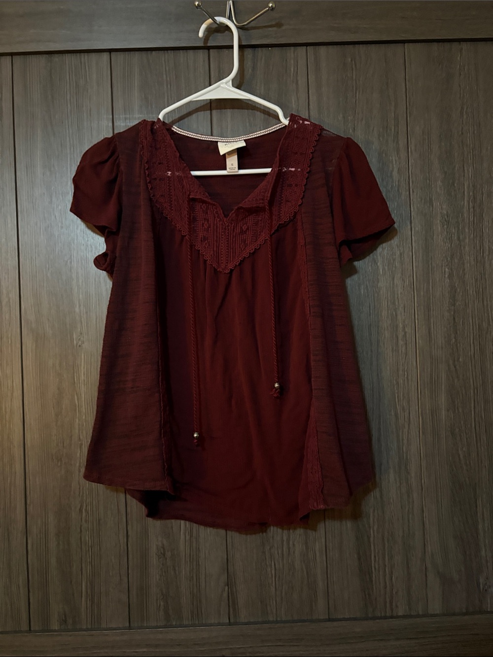 Knox Rose Crochet-Trim Short Sleeve Blouse in Burgundy Size Small